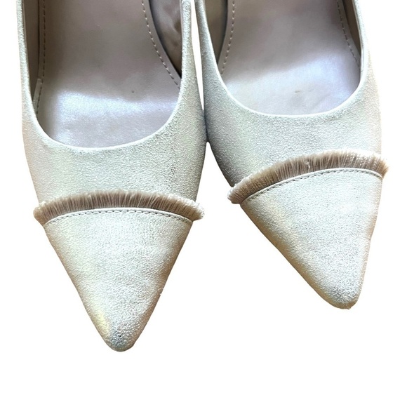 DONALD PLINER FLOE SILVER LEATHER/POINTED TOE/KITTEN HEEL CLASSIC PUMP SIZE 8.5M - Picture 6 of 8